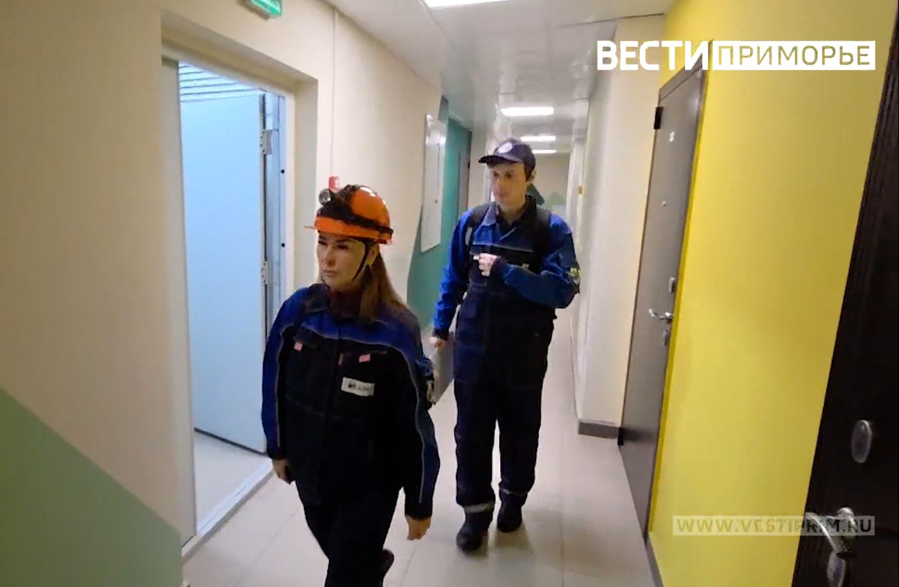 С 1 ноября 2025 года у большинства должников за тепловую энергию будет введено вынужденное ограничение подачи горячей воды ПАО ДЭК направило документы об имеющейся задолженности за энергоресурсы в суд Денежные средства поступающие на счета должника будут списываться в счет погашения долга за отопление и горячее водоснабжение Подробнее по ссылке