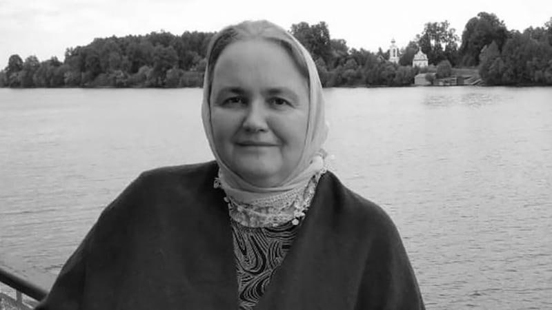 На проспекте Вернадского мотоциклист сбил сестру актера Александра Стриженова Елену Земляникину. Она переходила дорогу по зебре, но мотоциклист не пропустил её. Земляникиной было 66 лет, она играла в театре и преподавала в институте. В момент аварии она как раз шла на занятия к студентам. «В нашей семье большое горе, погибла Сашина старшая сестра Елена Земляникина. Она спешила в институт к студентам, переходила дорогу и ее насмерть сбил мотоцикл», — написала актриса Екатерина Стриженова. Прислать новость