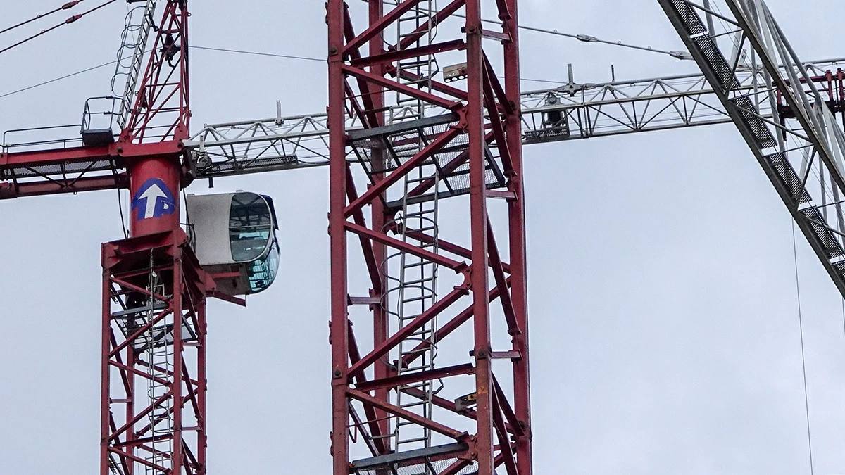На юго западе Москвы на ул Обручева появится жилой комплекс площадью 87 5 тыс кв м от Forma Комплекс будет возведен на территории в 2 5 га где ранее располагалось здание Газпрома Участок был куплен ПИКом у Газпрома в ноябре прошлого года за 4 млрд рублей В компании не раскрывали планы по развитию площадки однако эксперты рынка предполагали именно жилую функцию Теперь как пишут Ведомости подтверждено что здесь появится современный жилой проект который усилит предложение в одной из самых востребованных локаций столицы