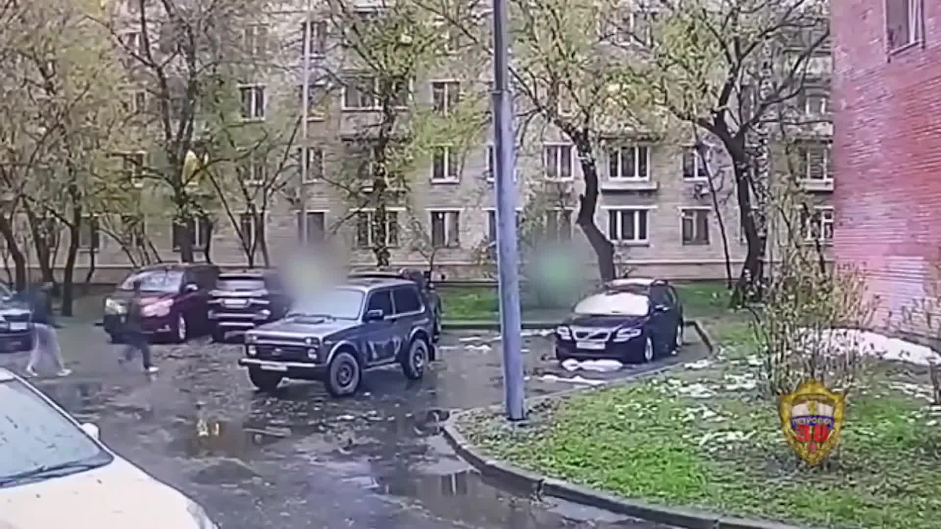 Мошенничество с валютой в Москве: подросток с перцовкой попытался ограбить покупателя