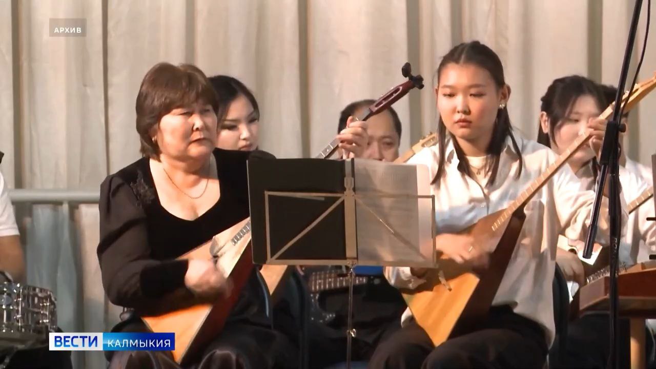 Сегодня в Калмыкии в преддверии Дня матери пройдут праздничные мероприятия участники которых адресуют искренние слова признания всем мамам В культурном центре Родина детская театральная студия представит мини постановки Береги Элисту и Муха цокотуха В главных ролях дети бойцов и ветеранов СВО На представления приглашены мамы и жёны защитников Родины Быть в курсе Прислать новость Также подписывайтесь на наш новостной канал в MAX Вести Калмыкия