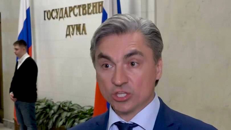 В Госдуме призвали запретить анонимность в соцсетях Анонимная регистрация в социальных сетях и на других интернет платформах в России должна быть запрещена за каждым постом должен стоять реальный человек которого можно идентифицировать Об этом заявил ТАСС зампред комитета Госдумы по информационной политике информационным технологиям и связи Андрей Свинцов ЛДПР Депутат подчеркнул что реализовать эту инициативу очень просто Дмитрий Никотин Подписаться