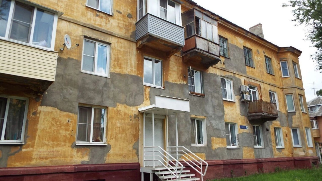 В Нижнем Новгороде в границах улиц Дьяконова, Борской, Львовской и Дворовой в ближайшие годы планируют создать современный квартал. Там появится порядка 90 тысяч «квадратов» нового жилья для более чем трех тысяч человек. Однако есть нюанс: пока что на этих улицах находятся дома времен СССР. Их снесут. Как же выглядят старые жилые дворы, которых вот-вот, вероятно, не станет? И что появится на их месте? Показываем и рассказываем в фоторепортаже NewsNN.