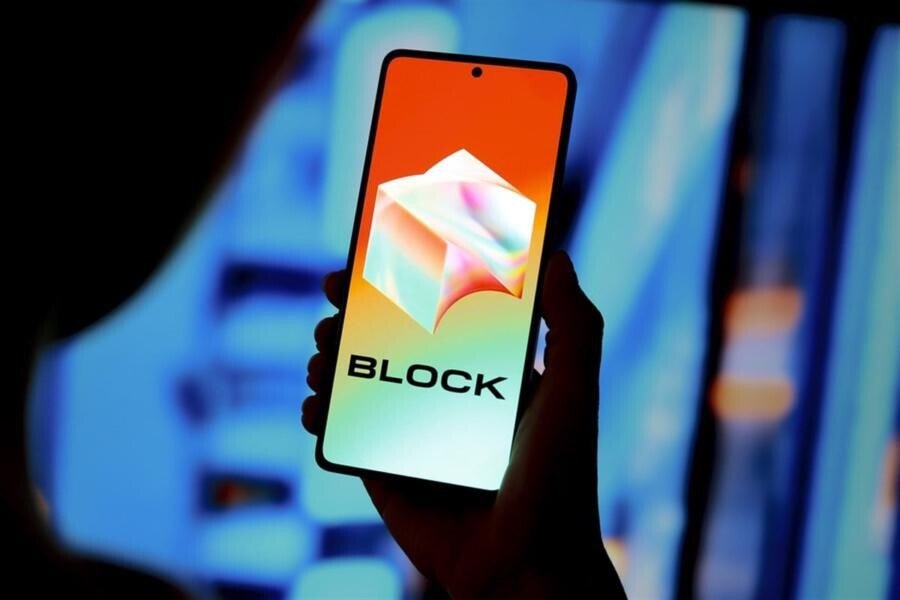 С 23 июля 2025 года акции компании Джека Дорси Block входят в состав S&P 500. Она стала второй после Coinbase криптокомпанией в индексе. Криптосообщество считает, что событие должно повлиять на репутацию биткоина: Дорси публично поддерживает криптовалюту, а сама Block предлагает различные биткоин-сервисы vc.ru/crypto/2115671