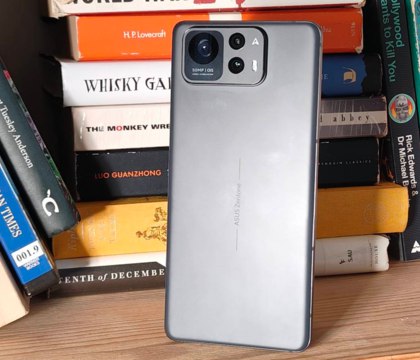 ASUS подтвердила что больше не будет выпускать новые смартфоны Председатель совета директоров ASUS Джонни Ши сообщил что компания действительно отказывается от выпуска новых смартфонов Менеджер уточнил что клиенты которые используют смартфоны бренда продолжат получать поддержку но новых устройств выпускать не планируют