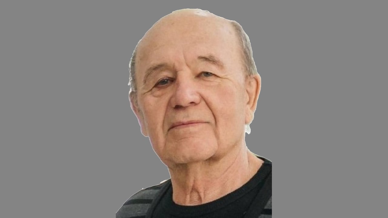 74-летний пенсионер пропал в Бурятии В Заиграевском районе сегодня, 8 июня, домой не вернулся Николай Колесников. 74-летний пенсионер пропал в районе СНТ «Росинка», сп. Талецкое, сообщили в поисково-спасательном отряде «ЛизаАлерт». Приметы: рост 162 см, нормального телосложения, волосы седые, глаза зеленые. Был одет: рубашка в черно-белую клетку, синие джинсы, черные ботинки, черная кепка. Если у вас есть информация о пропавшем или о его местонахождении, сообщите по телефону горячей линии отряда: 8-800-700-54-52 круглосуточно, бесплатно .