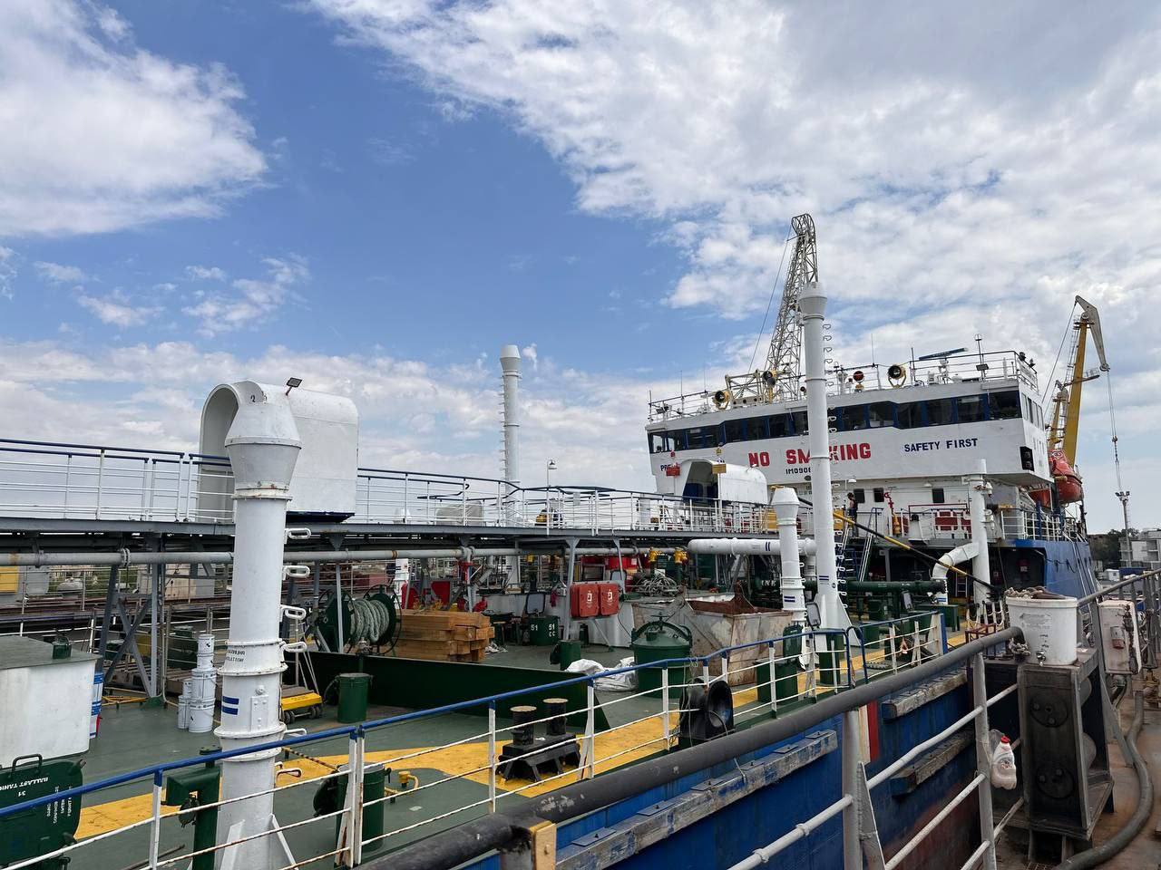 Торговое сотрудничество с Афганистаном будет развивать Астраханская область Власти Астраханской области намерены развивать сотрудничество с Афганистаном в сфере торговли Об этом сообщает ТАСС со ссылкой на и о вице губернатора Астраханской области Илью Волынского Через нашу территорию можно осуществлять транзитные поставки товаров для Афганистана не только из России но и из Белоруссии Они уже налажены в ряд стран Азии и Персидского залива поделился Илья Волынский Он также отметил что активное развитие агропромышленной сферы региона позволит внести вклад в продовольственную безопасность Афганистана Южная служба новостей