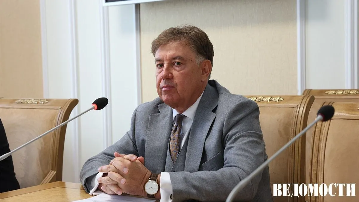 Высшая квалификационная коллегия судей ВККС России 25 мая рассмотрит вопрос о прекращении отставки судьи Верховного суда России Виктора Момотова следует из повестки инстанции Момотов ушел в отставку в связи с иском Генпрокуратуры который был подан осенью прошлого года В сентябре 2025 года ВККС досрочно прекратила полномочия судьи Ранее Мосгорсуд утвердил изъятие у отставного судьи и его компаньона Андрея Марченко на 9 млрд рублей в доход государства Max Telegram Рассылка Приложение для iOS Android