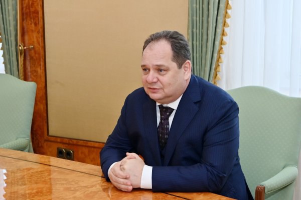 Ростислав Гольдштейн внёс на согласование в Госсовет Коми предложения по кадровым назначениям Я уверен что предложенные мной кандидатуры будут поддержаны депутатами Государственного Совета фракцией Единой России Кандидатуры достойные вы их всех прекрасно знаете на должность Председателя Правительства Республики Коми будет предложен Дмитрий Фёдорович Братыненко на должность министра финансов Республики Коми Владимир Викторович Казаков на должность постоянного представителя Республики Коми при Президенте России Николай Михайлович Миронов на должность представителя Республики Коми в Северо Западном федеральном округе Алиса Викторовна Науменко сообщил Ростислав Гольдштейн Кандидатуры будут рассмотрены завтра 21 октября на заседании Государственного Совета Республики Коми komiinform ru news 287132