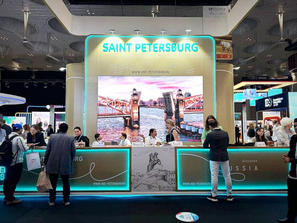 Северная столица России на Qatar Travel Mart 2024  На международной туристической выставке Qatar Travel Mart 2024, начавшейся сегодня в столице Катара, Дохе, Санкт-Петербург демонстрирует свой потенциал в сфере туризма. Это одно из крупнейших глобальных мероприятий в индустрии туризма, на котором соберутся более десяти тысяч специалистов из шестидесяти стран мира. Участие в выставке предоставляет Санкт-Петербургу уникальную возможность укрепить свои позиции на этом перспективном рынке и привлечь больше гостей.  В рамках политики Министерства экономического развития Российской Федерации Катар и другие страны Ближнего Востока определены как приоритетные направления для продвижения российского турпотенциала и развития сотрудничества в сфере туризма.    - одному из самых красивых городов России!  ФЛЭШ ПИТЕР   ПРЕДЛОЖКА