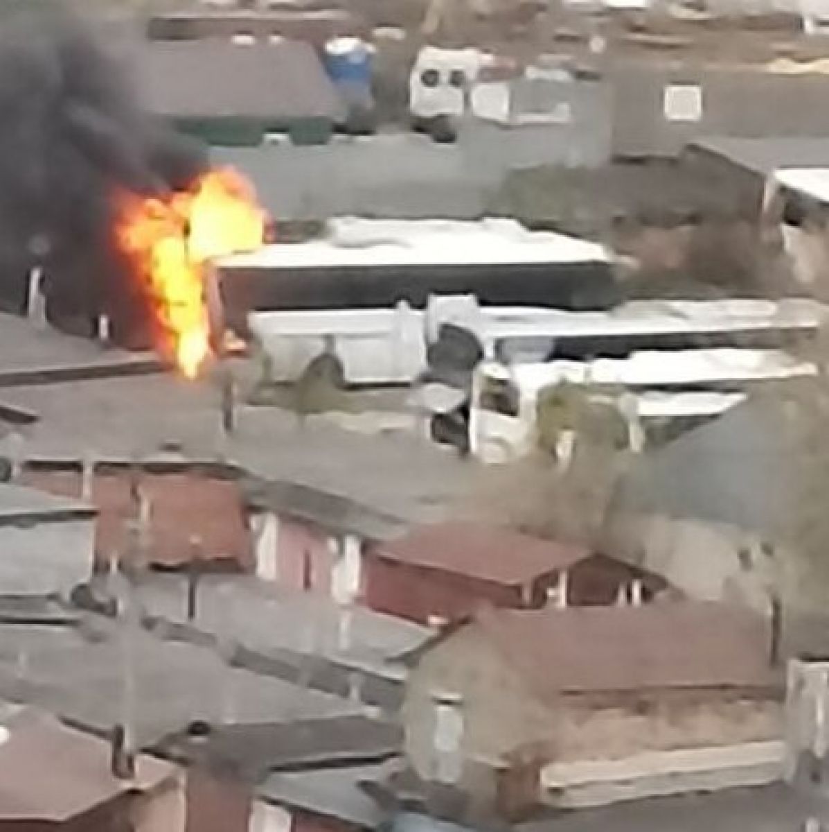 В Туле в районе Щегловской засеке загорелся автобус     В Щегловской засеке загорелся автобус. Об этом сообщает Telegram-канал «Тула №1».  ↗  Прислать новость   Подписаться