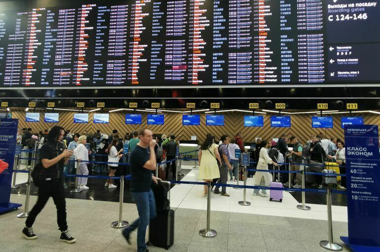 Новые люди предложили внедрить автоматическую компенсацию авиабилета при овербукинге Авиакомпании в качестве компенсации нередко ограничиваются ваучером или пересадкой на другой рейс пользуясь тем что граждане не готовы тратить время на получение средств отметили депутаты Предлагаем ввести законодательную норму об обязательной автоматической компенсации в случае отказа в перевозке по причине сверхбронирования говорится в письме которое парламентарии во главе с вице спикером Владиславом Даванковым направили министру транспорта РФ Андрею Никитину PROtransport