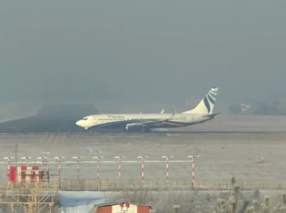 Самолёт Boeing 767 300 авиакомпании Uzbekistan Airways следовавший из Ташкента во Владивосток совершил аварийную посадку в аэропорту Красноярска На борту находились 122 пассажира По данным аэропорта лайнер приземлился в 14 46 по местному времени по техническим причинам Как сообщили в следственных органах никто из пассажиров и членов экипажа не пострадал По факту инцидента проводится проверка Оставить обращение   Мы в MAX