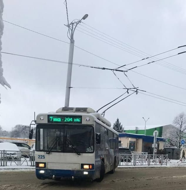 Вернувшиеся автобусы №13, №10 и №14 попались на нарушении расписания  Краевой миндор проверил их в феврале сразу после заключения новых госконтрактов, а в конце января – автобусы №1, №36, №33, №12 и троллейбус №7.  Все восемь маршрутов не соблюдали утвержденное расписание, перевозчикам теперь придется оплатить штраф.