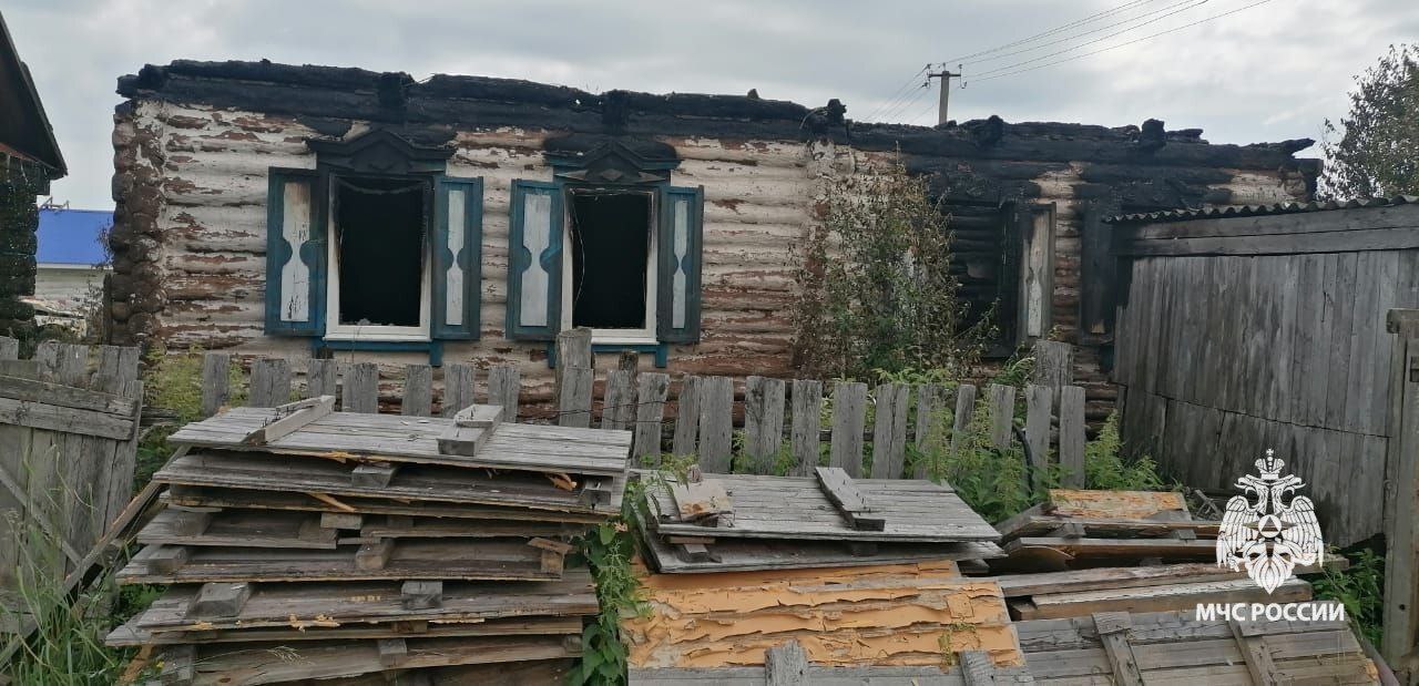 Последний юбилей Жилой дом загорелся в селе Алексеевка Туймазинского района. Добровольные пожарные и сотрудники МЧС России ликвидировали горение на 100 квадратах. В ходе тушения в комнате на полу обнаружен погибший 50-летний хозяин дома. На месте пожара работают следственно-оперативная группа и дознаватель МЧС России. МЧС России напоминает: не оставляй на зарядке телефон и другие гаджеты; не кури в постели; не перегружай электросеть; отключи все приборы из розетки, которыми не пользуешься.