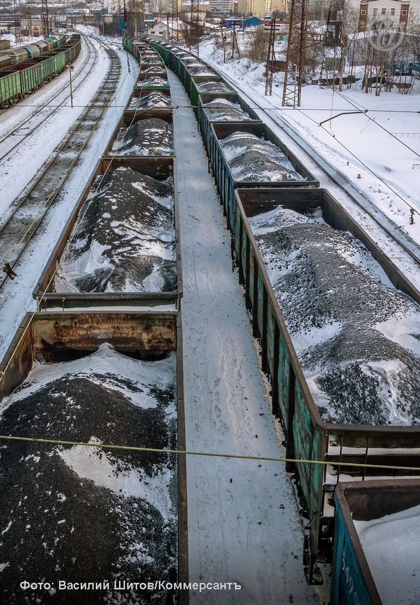 Экспорт коксующегося угля из РФ в Индию вырос в январе на 60 Индия крупнейший покупатель российского коксующегося угля нарастила закупки из России более чем в 1 5 раза в условиях перебоев с поставками из Индонезии и Австралии Страна может и дальше наращивать импорт но для российских угольщиков препятствием может стать сотрудничество Индии с США Оптимистичный прогноз превышение прошлогодних показателей экспорта российского коксующегося угля в Индию на 10 15 говорит эксперт Ъузнал