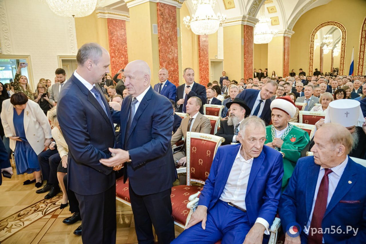 Урал56 Ру Оренбург Орск Три бывших губернатора получили звания почетных граждан Оренбургской области Это Денис Паслер Юрий Берг и Владимир Елагин А вот Алексей Чернышев стал почетным гражданином Оренбуржья еще в 2012 году