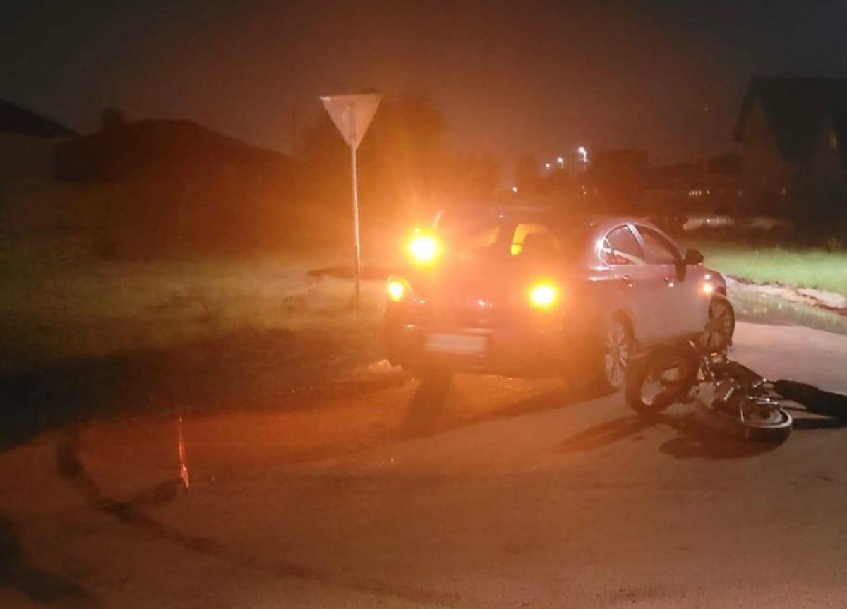 14-летний велосипедист оказался под колесами автомобиля в Новой Усмани Авария случилась в четверг, 24 июля, недалеко от дома № 62 по улице Пограничников примерно в 21:36. По данным правоохранителей, за рулем автомобиля Mazda 6 находился 38-летний воронежец, который при повороте налево не уступил дорогу подростку на электровелосипеде марки Kugoo Kirin V5, ехавшему по встречке. В результате ДТП 14-летнего подростка с полученными травмами госпитализировали в ближайшее медучреждение. ↗ Прислать новость Подписаться