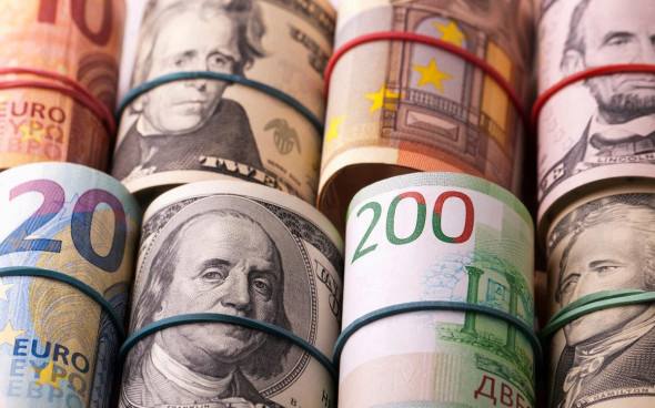 Эксперты «Айгенис» допустили рост доллара до ₽110 в рисковом сценарии В базовом сценарии ИК «Айгенис» ослабление рубля начнется не ранее третьего квартала — доллар вырастет до ₽95-98. Но есть и негативный сценарий, который среди прочего предполагает новые санкции и обвал цен на нефть Подробнее на РБК: