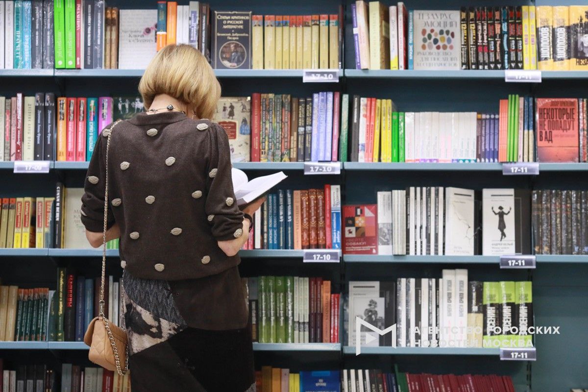 Сергей Собянин поддержал проведение конкурса «Лучший книжный магазин Москвы».  XIX конкурс «Лучший книжный магазин Москвы» пройдет в сентябре – декабре 2025 года. Сбор заявок для участия в нем начнется 1 сентября – об этом объявят на сайте Российского книжного союза. С 2024 года конкурс проводится в 3 номинациях: «Книжный магазин. Стратегия. Эффективность. Инновации»; «Книжный магазин – центр культурно-просветительских мероприятий»; «Лучший специалист книжной торговли».    «Москва»