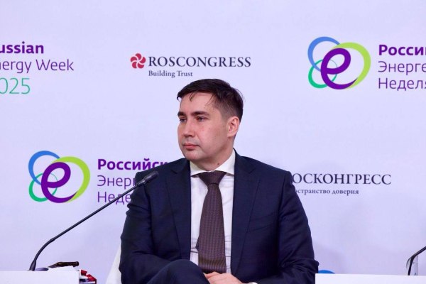 Минэнерго укрепляет позиции отечественного энергомашиностроения www eprussia ru news base 2025 523999 htm В ходе Российской энергетической недели 2025 заместитель главы Минэнерго Евгений Грабчак представил стратегические инициативы по развитию электроэнергетической отрасли страны Ключевым моментом выступления стало предложение о законодательном закреплении механизма отраслевого заказа на энергетическое оборудование сообщила пресс служба ведомства новости энергетики энергетика россии минэнерго отраслевой заказ РЭН