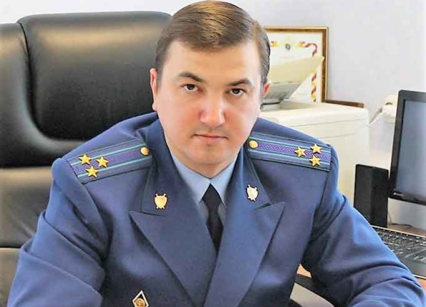 Бывшего прокурора Пролетарского района Ростова заподозрили во взятке  Экс-прокурор Пролетарского района Ростова-на-Дону Роман Агапов стал фигурантом уголовного дела о взятке.   Официальных комментариев от правоохранительных органов пока не поступало. Подробности расследования не раскрываются.   Работа  Авто    Глэмпинг  Медицина