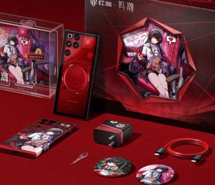 Представлен яркий флагман REDMAGIC 11 Pro Wuthering Waves Energy Red Edition Новинка создана инженерами REDMAGIC в сотрудничестве с Kuro Games От обычной версии тематический REDMAGIC 11 Pro отличается ярким дизайном в духе гача игры Wuthering Waves Кроме того используются эксклюзивные элементы оформления в интерфейсе