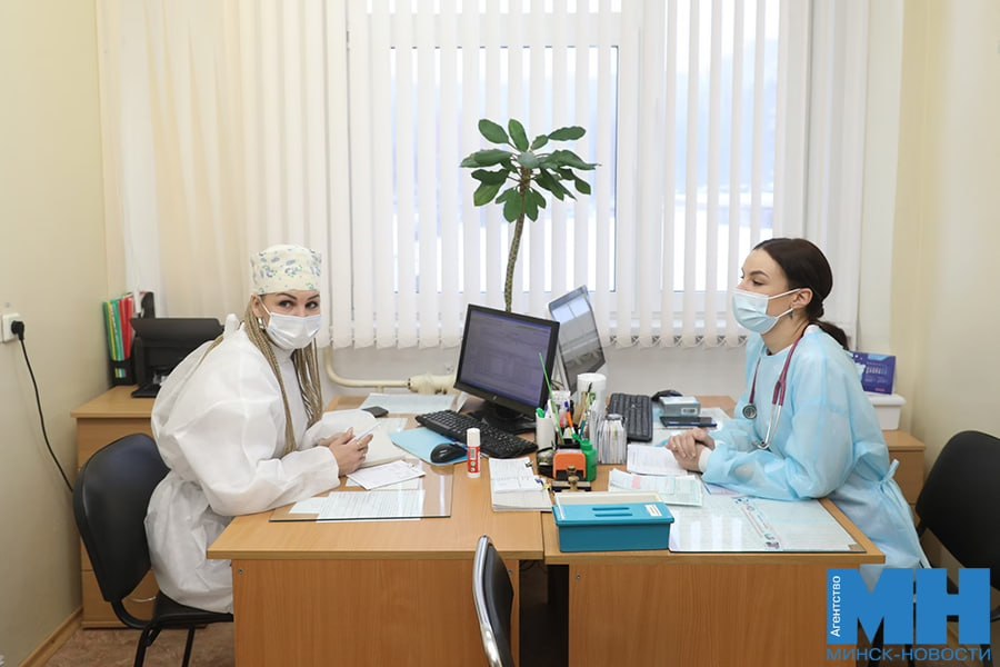 Как будут работать организации здравоохранения Беларуси в новогодние праздники Амбулатории поликлиники а также поликлинические отделения больниц и РНПЦ организации службы крови санэпорганизации аптеки работают  25 декабря по графику работы в праздничный день  1 и 2 января по графику работы в праздничный день  3 января по графику работы в субботний день 4 января по графику работы в выходной день  7 января по графику работы в праздничный день Полный график работы учреждений здравоохранения читайте на minsknews by   Минск Новости MINSKNEWS BY Telegram Viber FB VK Inst TikTok YouTube