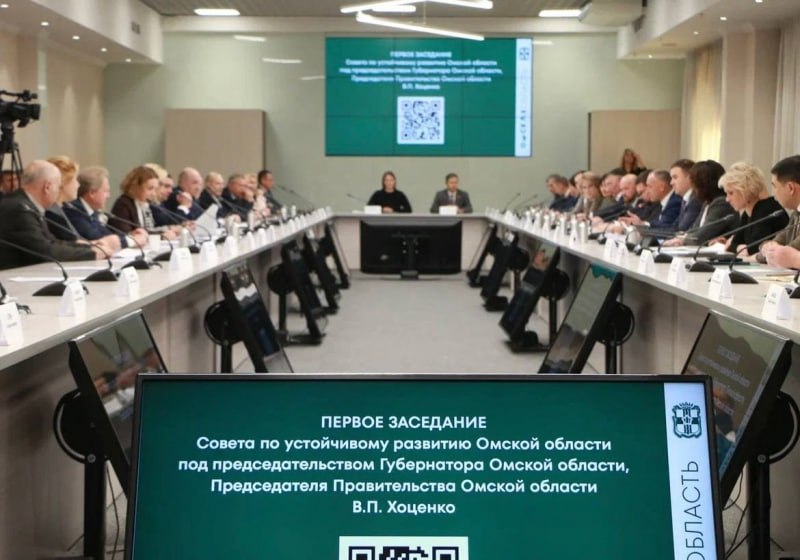 Снижение рисков и рост лояльности эксперт объяснила что дает омскому бизнесу устойчивое развитие На прошлой неделе состоялось первое заседание Совета по устойчивому развитию Омской области где утвердили Стратегию до 2030 года Однако как отмечают эксперты для многих принципы ESG пока новое не до конца изученное понятие Эксперт Наталья Голоснова рассказала БК55 что ESG повестка это не только про экологию а про ответственное ведение бизнеса Это комплексный подход который включает Экологию забота о природе Социальную политику справедливое отношение к сотрудникам поддержка общества Качественное управление прозрачность и этика Почему это выгодно всем Для бизнеса снижение рисков стимул для инноваций доступ к новым рынкам и лояльность сотрудников Для региона повышение инвестиционной привлекательности улучшение экологии и качества жизни Для каждого из нас более чистый город стабильные компании работодатели и предсказуемое будущее