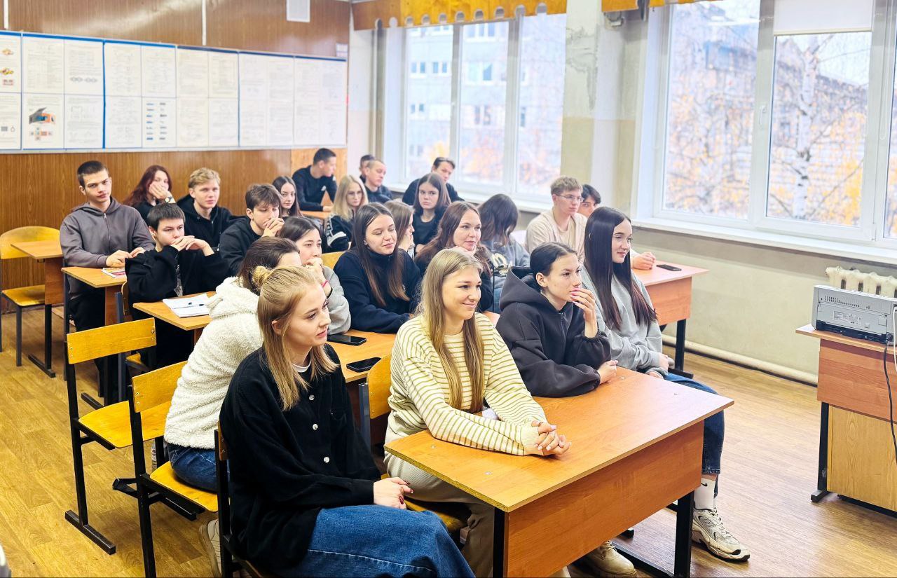 В городе Твери следователи городского следственного отдела провели профилактическую беседу с учащимися колледжа   В ГБП ОУ "Тверской Колледж им. Героя Советского Союза П. А. Кайкова" города Твери состоялась встреча со следователями Заволжского межрайонного следственного отдела города Твери следственного управления Следственного комитета Российской Федерации по Тверской области Елизаветой Пак и Натальей Рябчиковой, которые провели с учащимися профилактическую беседу о формах и методах борьбы с коррупционными проявлениями.   В рамках встречи представителями следствия​ слушателям рассказано об истории развития механизмов и институтов противодействия коррупции в России, формах и методах борьбы с коррупционными проявлениями в настоящее время, роли государства и общества в целом в борьбе с коррупцией.   Учащиеся выразили благодарность сотрудникам следственного отдела за познавательный урок и отметили его значимость. Именно благодаря тому, что общение представителей СК и слушателей прошло в форме диалога, студенты получили исчерпывающие ответы на свои вопросы.    Подписаться