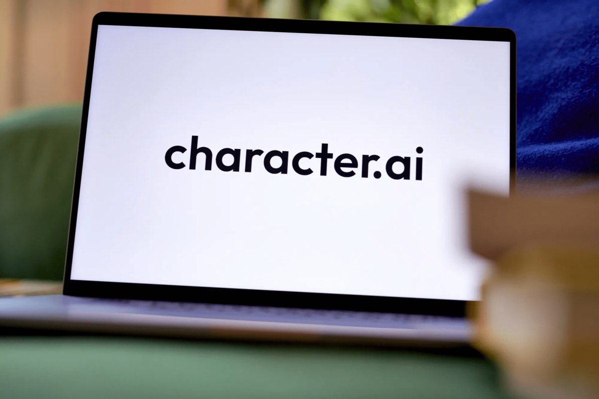 Разработчик сервиса Character AI для общения с ИИ персонажами объявил что с 25 ноября 2025 года запретит несовершеннолетним вести диалоги с чат ботами И в связи с новыми ограничениями внедрит более точную функцию проверки возраста vc ru ai 2308008
