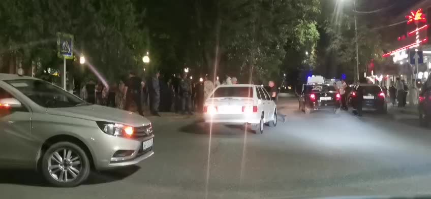Пьяный мужчина задержан после нападения на ребенка и посетителей кафе в Новочеркасске