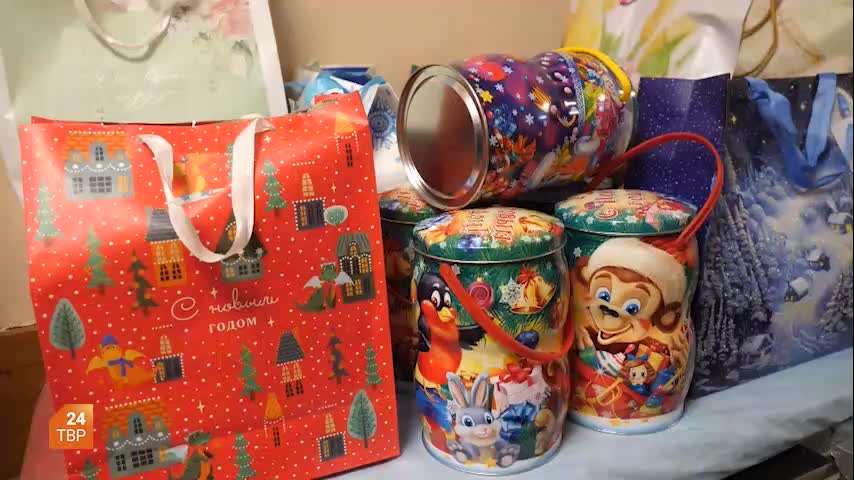 Представители Народного фронта поздравили раненых бойцов с Новым годом и передали подарки