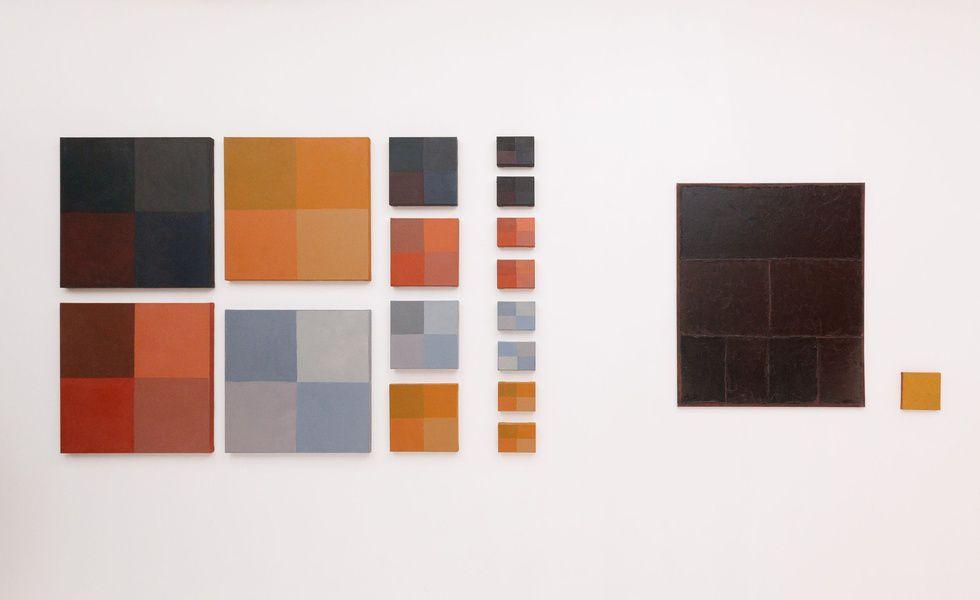 В галерее a s t r a завершается выставка Надкультурный абсолют или Чувственное исследование времени Выставка Михаила Крунова объединяет живопись философию и науку превращая художественное пространство в исследовательскую лабораторию Вдохновлённый идеями русского космизма художник создаёт визуальные образы в которых человеческое и вселенское соединяются в единую систему бытия Успевайте посетить до 5 декабря вт вс 12 00 20 00 пер 4 й Сыромятнический д 1 8 Бесплатно KUDAGO