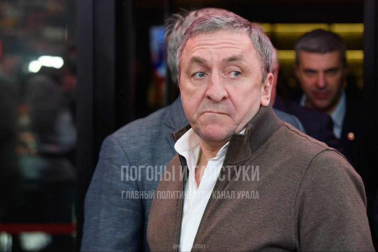 Глава свердловского минтранса уходит из правительства С понедельника у Александра Толкачева начался трехнедельный отпуск после него на работу по словам источников ПиГ чиновник скорее всего не выйдет Толкачев был назначен главой министерства в 2024 году У него сложились хорошие личные отношения с бывшим губернатором Куйвашевым но как отмечают собеседники по набору компетенций Толкачев далек от министра транспорта В качестве преемника рассматривается курирующий замгубернатора Сергей Швиндт который может получить эту должность в дополнение к своим текущим обязанностям Главный политический канал Урала мы в MAX