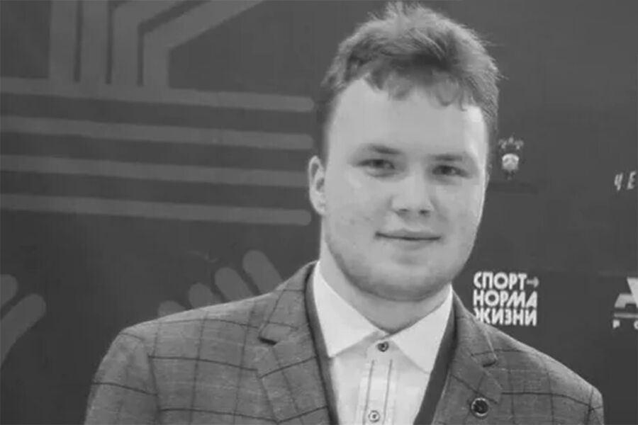 Владимир Путин посмертно наградил студента магистратуры КГУ Илия Гукежев, который погиб в родной деревне Городище при атаке украинского дрона, пытаясь спасти раненую девочку. Он вынес ее из-под обстрела, но погиб при повторном ударе. Президент Владимир Путин посмертно наградил Илию медалью «За спасение погибавших».