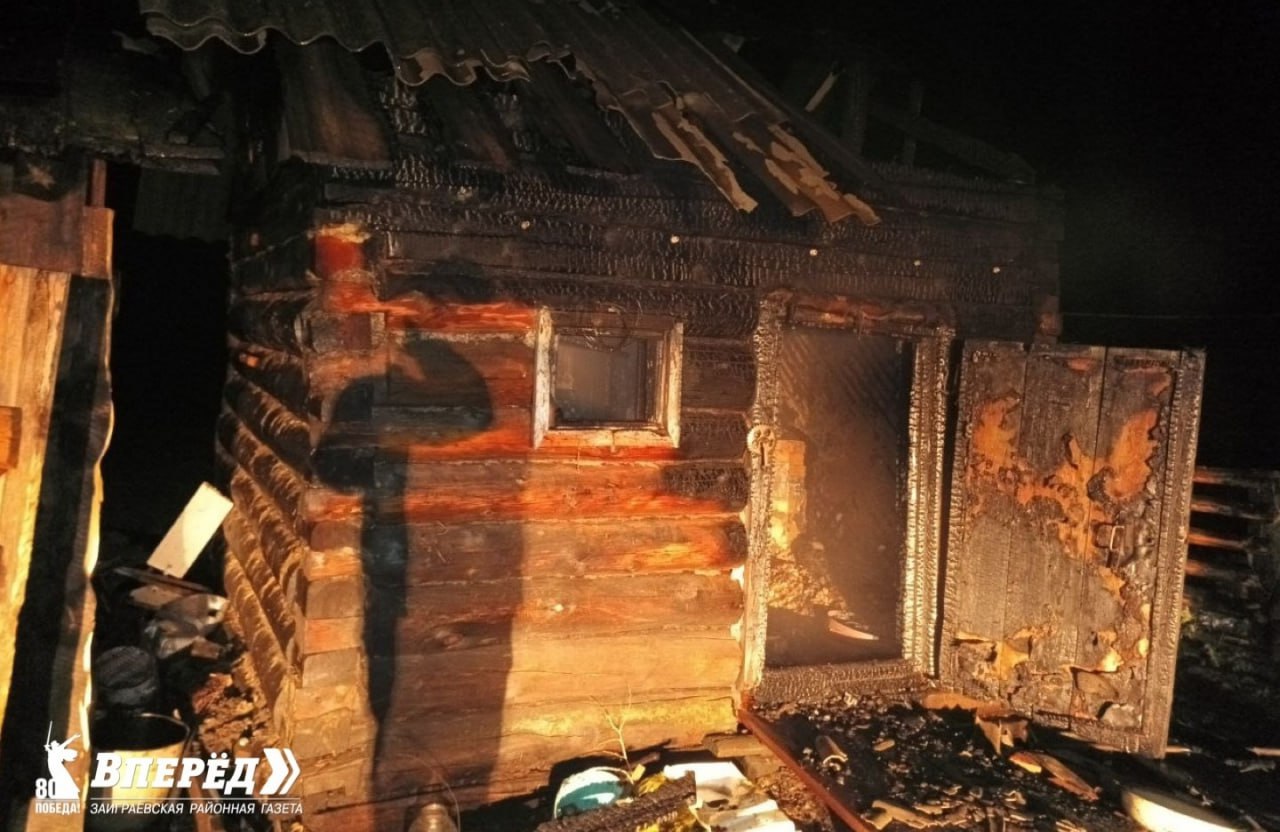 Школьница спасла соседей от пожара в Бурятии 28 мая в селе Илька Заиграевского района девочка возвращалась домой с прогулки. По дороге она заметила возгорание в нежилом доме. По соседству располагался гараж частного дома. О происшествии девочка сразу сообщила в пожарную службу и разбудила владельцев хозяйственных построек. Благодаря чётким действиям школьницы и оперативности пожарной службы удалось избежать большого пожара, сообщили в газете «Вперед».