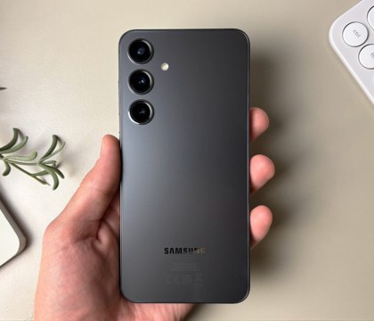 OnLeaks показал на рендерах смартфон Samsung Galaxy S25 Slim в тонком корпусе  Как известно, в этом году Samsung выпустит четыре новых флагмана в серии Galaxy S25. Помимо S25, S25+ и S25 Ultra, о которых уже известно практически все, в продажу поступит Galaxy S25 Slim в тонком корпусе. Как он выглядит, показали OnLeaks и Smartprix.  Читать далее