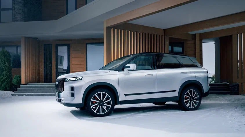 Кроссовер Jaecoo J7 переименуют в Jeland VT7 после начала сборки в России Об этом пишут Китайские автомобили Уже идёт процесс оформления ОТТС на кроссовер под новым обозначением а его сборку планируется наладить на бывшем предприятии GM под Санкт Петербургом который сейчас входит в состав холдинга AGR Согласно документам локализованную и переименованную модель будут комплектовать двигателями объёмом 1 5 и 1 6 литра Журнал Авто ру online