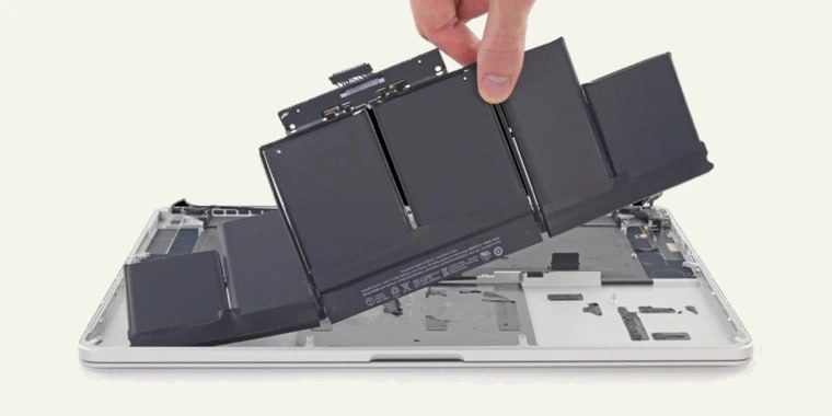 MacBook учится беречь батарею В бета версии macOS 26 4 появилась долгожданная опция для тех кто редко отключает ноутбук от розетки и теперь контроль износа аккумулятора стал гибче пользователи могут вручную установить предел зарядки от 80 до 100 шаг настройки составляет 5 через системное меню функция предотвращает ускоренную деградацию литий ионных ячеек добавлена поддержка автоматизации лимитов через приложение команды система иногда будет игнорировать ограничение для калибровки контроллера полноценный релиз полезной фишки состоится весной 2026 года Это отличная новость для офисных работников чьи макбуки годами живут на зарядке убивая батарею постоянным 100 процентным уровнем Будете ограничивать заряд или предпочитаете всегда иметь полный бак Наши каналы Аpplе Нoутбyки