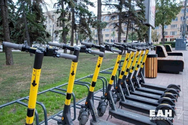 ГАИ раскрыла статистику по ДТП с электросамокатами в Челябинске С начала 2025 года за нарушения ПДД привлекли к ответственности 257 водителей электросамокатов. Размер штрафа составляет 800 рублей. С начала года в городе случилось 45 аварий с электросамокатами. Из них в 25 пострадали люди.