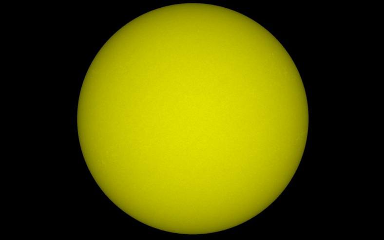 На Солнце исчезли пятна Такое происходит только в состоянии крайне низкой активности сообщили в лаборатории солнечной астрономии ИКИ РАН Тёмные участки на звезде образуются в местах наиболее высокой концентрации магнитного потока Один из периодов продолжительного исчезновения пятен длился с 1645 по 1715 год Он совпал с эпохой аномально холодных зим в Европе и Северной Америке banki oil