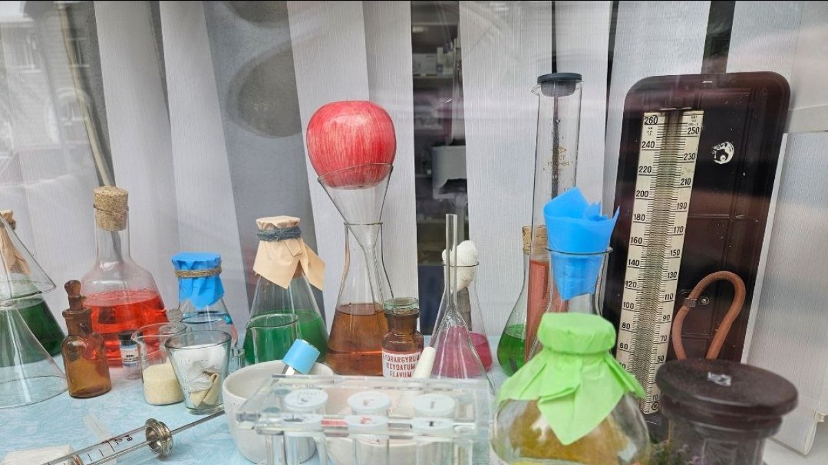 Медики выражают обеспокоенность в связи с возрастающим риском сезонных вирусных заболеваний Особое внимание к так называемому гонконгскому гриппу В группе риска юные россияне и жители Самарской области в частности По данным врачей помимо детей повышенной уязвимостью к инфекции обладают граждане страдающие хроническими заболеваниями дыхательной системы Также в зоне риска находятся люди с ослабленным иммунитетом Причём иммунитет может снизиться временно из за стресса переохлаждения или чрезмерных физических нагрузок Именно такие ослабления защитных сил организма могут привести к более тяжелому течению гонконгского гриппа ГТРК Самара MAX lВК lОК lСАЙТ