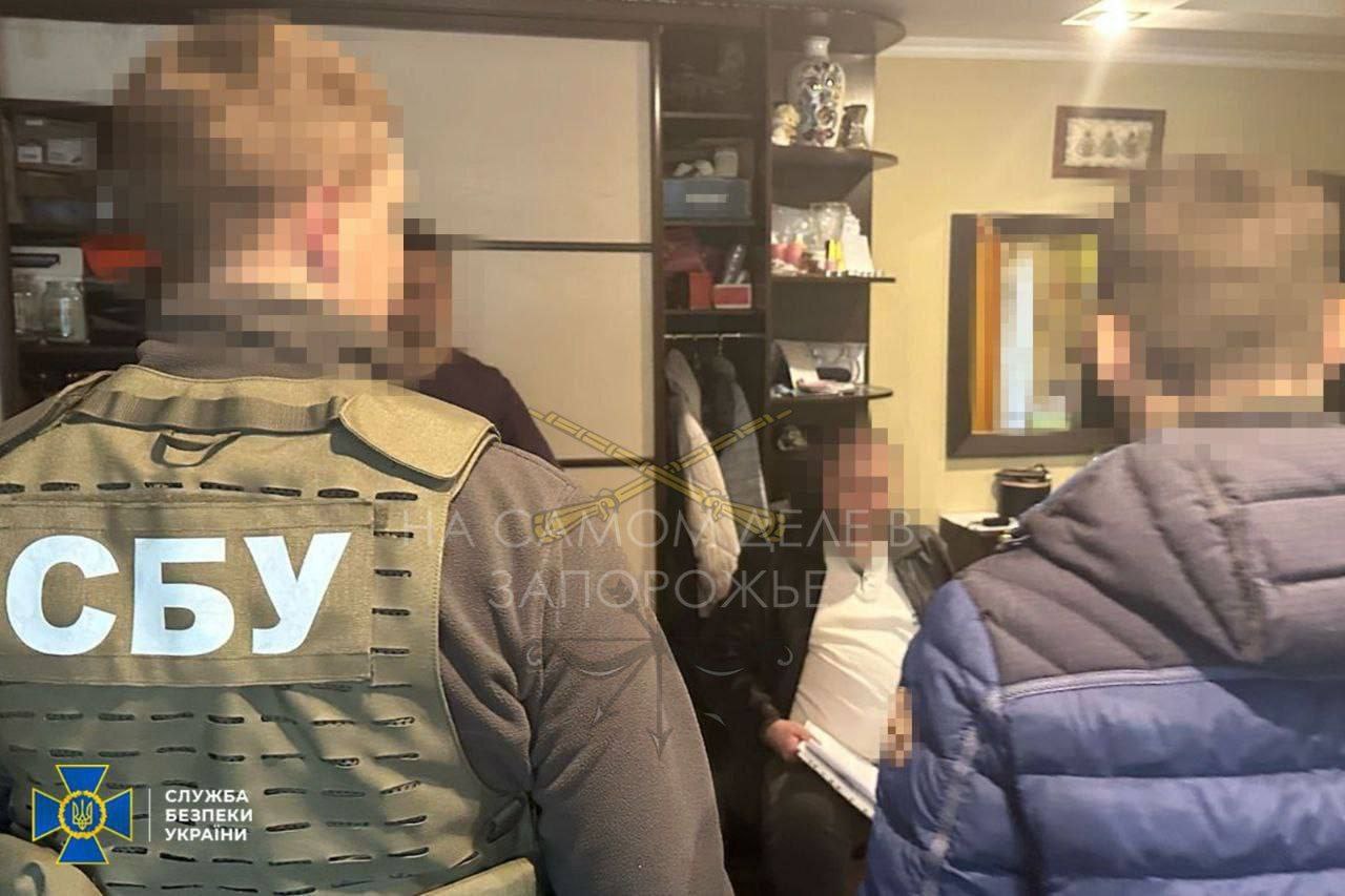 В Монако задержали Александра Богуслаева – сына эксголовы «Мотор Сич». Гестапо СБУ обвиняет младшего Богуслава в присвоении контрольного пакета акций предприятия и его продаже за $650 млн. Якобы он помог своему отцу незаконно завладеть акциями и легализовать средства. Старший Богуслаев с октября 2022 года сидит с СИЗО по обвинению в продаже вертолетных двигателей Российской Федерации. А сам завод в 2019 году был продан китайцам за $4,5 млрд. Но, по требованию США, Зеленский аннулировал сделку. Деньги китайцам не вернули. БРАТ за БРАТА