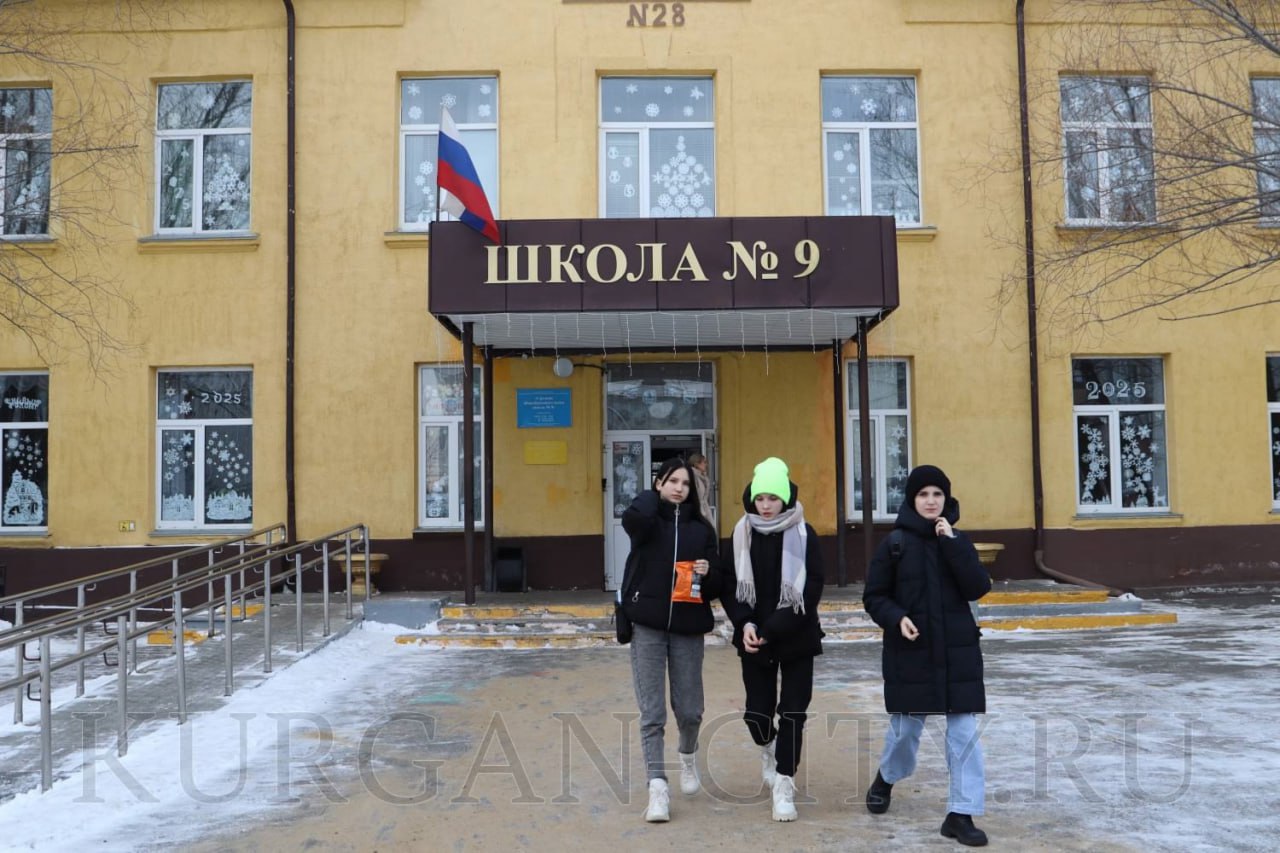 Временно исполняющий полномочия главы города Кургана Антон Науменко сегодня, 11 января, провёл очередной субботний объезд, в рамках которого проконтролировал работы по уборке дорог, соблюдению Правил благоустройства, а также посетил реконструируемые объекты жилищно-коммунального хозяйства.  Подробнее на сайте.