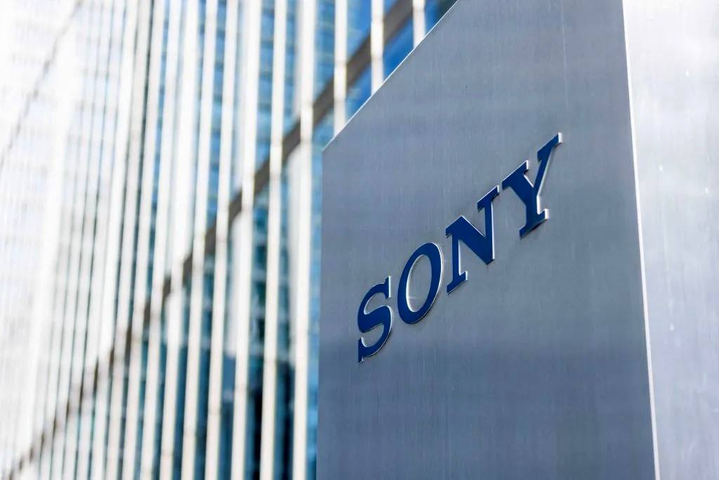 Российское подразделение Sony ликвидирует юрлицо. Оно проводило гарантийное обслуживание  На конец 2023 года в этом подразделении числился один сотрудник — гендиректор, гражданин Белоруссии Анатолий Машков. Компания занималась продажей оставшегося стока товаров, оказанием услуг по техническому и гарантийному обслуживанию товаров, заключением новых банковских договоров на обслуживание и так далее.  При этом основное российское юрлицо «Сони электроникс» пока действует.     #новости