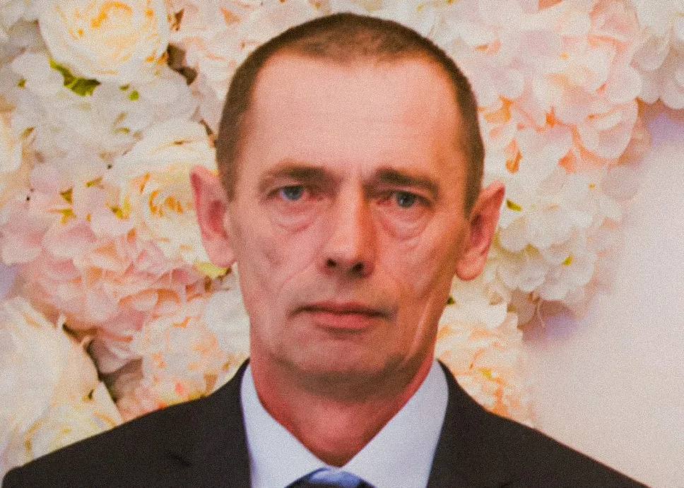 Барнаульский маньяк маньяк попросился на свободу Политеховский маньяк Виталий Манишин осужденный за серию убийств женщин обжаловал свой приговор Как сообщает ТАСС со ссылкой на картотеку суда его адвокат подал апелляционную жалобу на решение Калманского районного суда вынесенное в начале октября Защитник требует полного оправдания Манишина несмотря на доказанную вину и признательные показания самого преступника