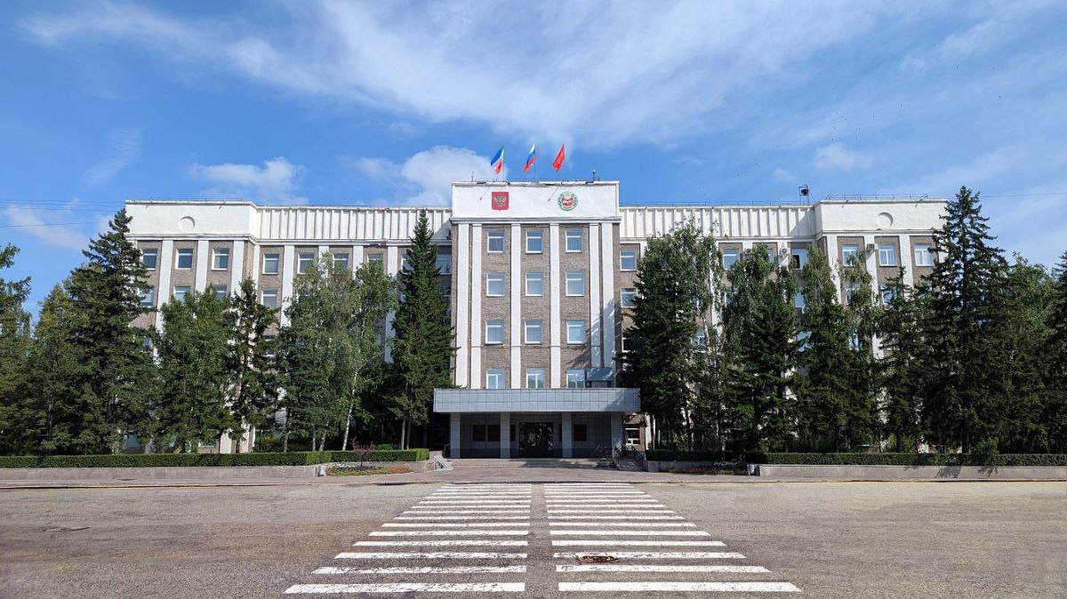 РЕШЕНИЕ ВЕРХОВНОГО СУДА ХАКАСИИ БУДЕТ ОБЖАЛОВАНО  Правительство республики намерено обжаловать решение, вынесенное сегодня.   Административное исковое заявление, поданное ранее правительством к Верховному Совету о признании недействующими отдельных положений регионального закона о бюджетном процессе и межбюджетных отношениях в Хакасии, 8 августа было оставлено  без удовлетворения.  Правительство республики с принятым решением не согласно и будет отстаивать правовую позицию в установленном законом порядке, направив апелляционную жалобу в вышестоящую судебную инстанцию.    ИНФОРМБЮРО РТС