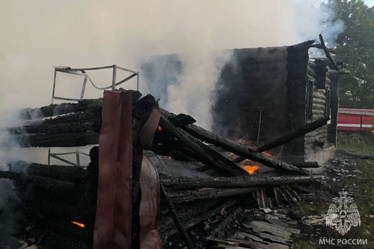 В деревне Кинешемского района загадочно вспыхнул частный садовый домик     Вчера, 4 августа, в деревне Лагуниха горел частный дом, сделанный под дачу. До настоящего момента причина возгорания неизвестна.  ↗  Прислать новость   Подписаться