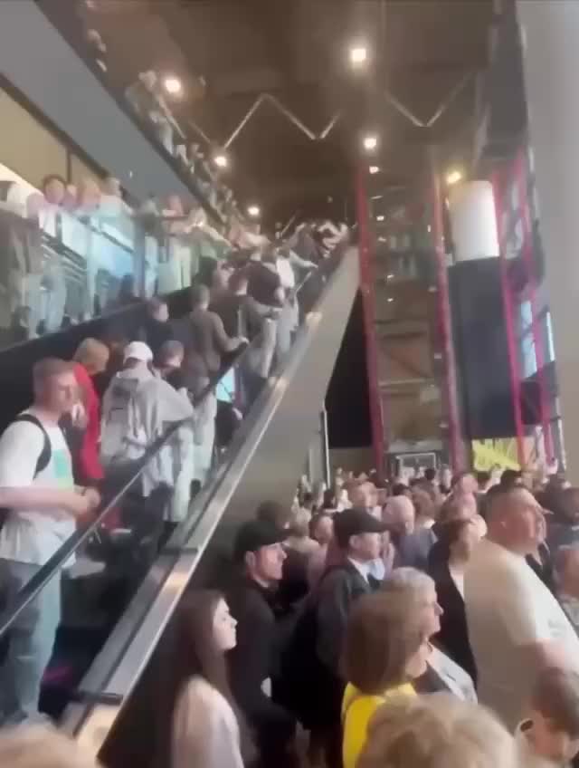 Билеты на поезда из Петербурга в Москву стремительно заканчиваются на фоне закрытия аэропортов